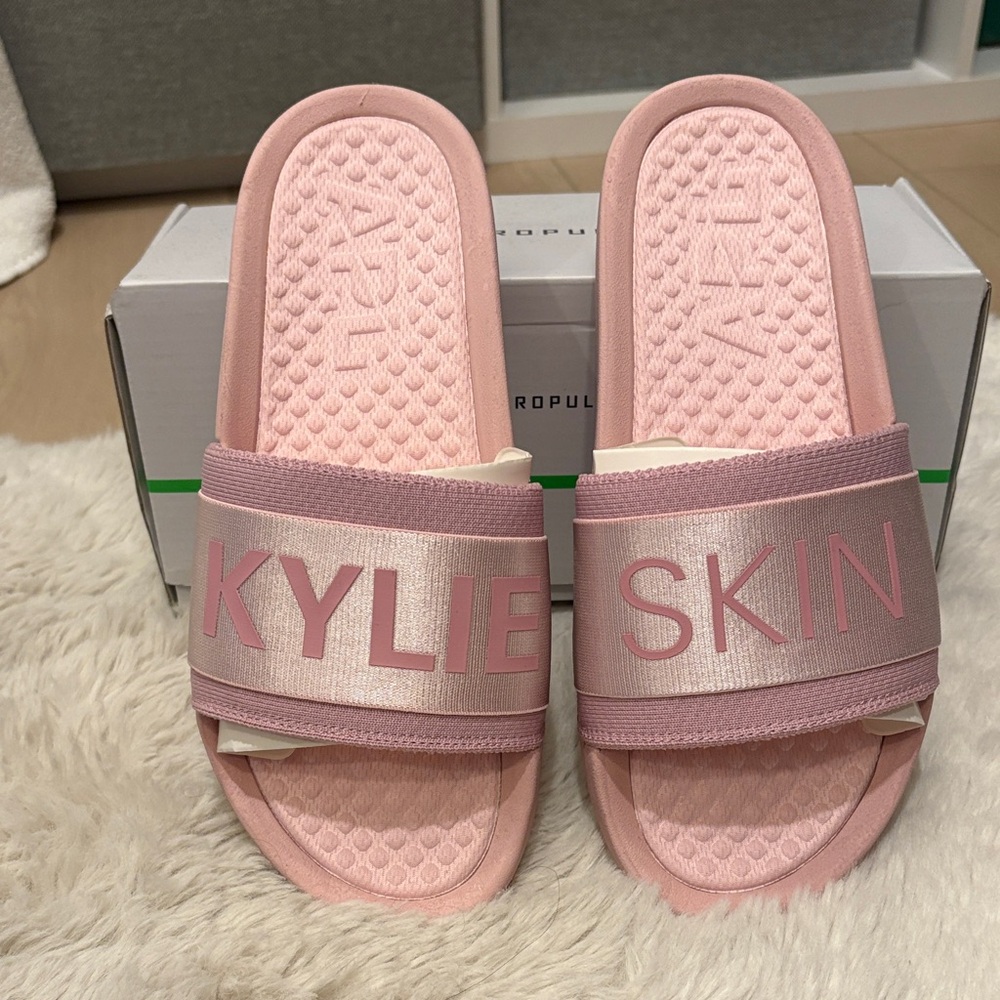 APL X KYLIE SKIN Pink Slides